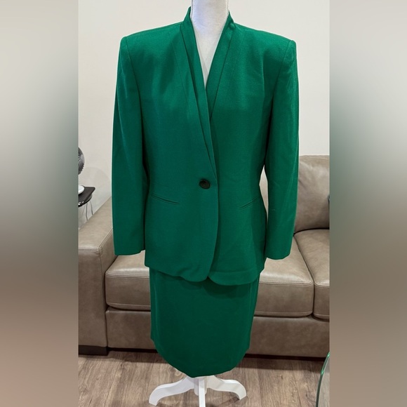 Jones New York Jackets & Blazers - Jones New York Green Blazer & Skirt Set Size 14 Career Professional Office